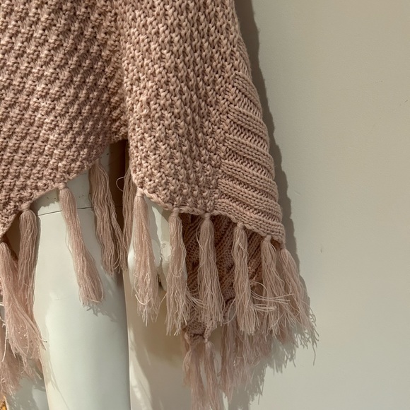 Turtleneck poncho - Picture 3 of 3